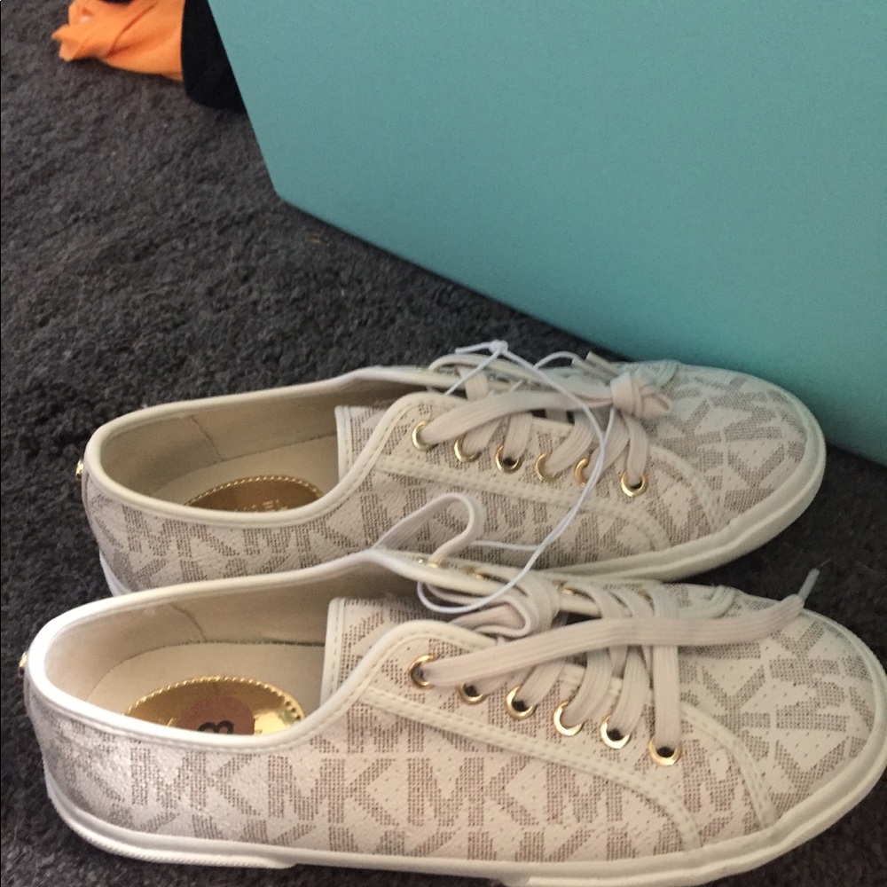 Michael Kors sneakers NWT Size 8 - Picture 2 of 4